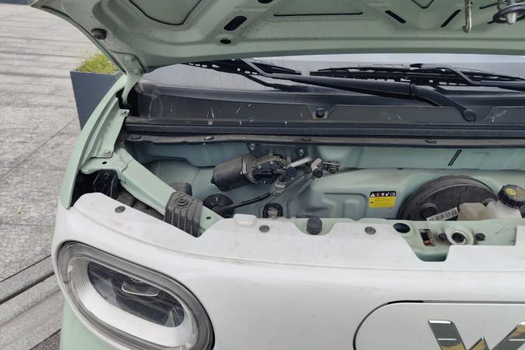 Used Wuling Hongguang MINIEV 2024 3rd Generation 215km Advanced Version Engine Bay Right