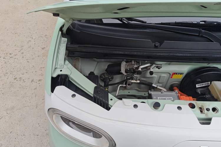 Used Wuling Hongguang MINIEV 2024 3rd Generation 170 km Engine Bay Right