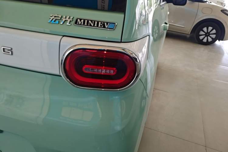 Used Wuling Hongguang MINIEV 2024 3rd Generation 215km Advanced Version Exterior 3
