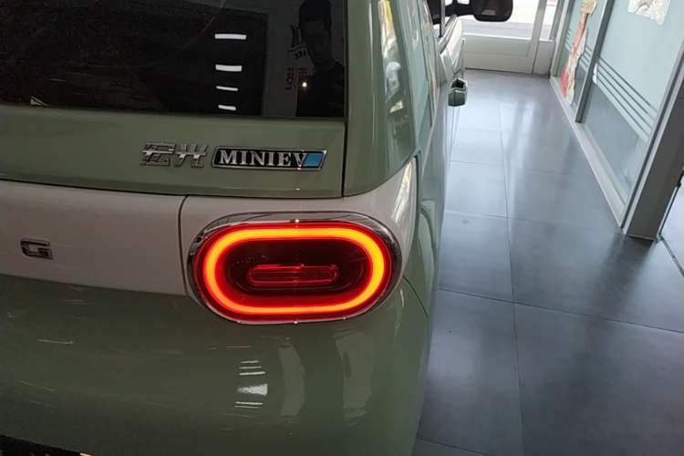 Used Wuling Hongguang MINIEV 2024 3rd Generation 215km Advanced Version Exterior 3