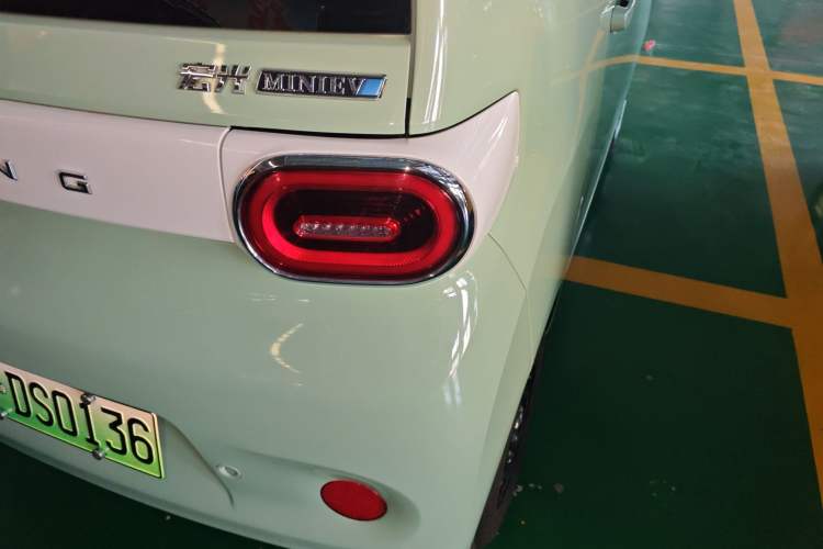 Used Wuling Hongguang MINIEV 2024 3rd Generation 215km Advanced Version Exterior 3