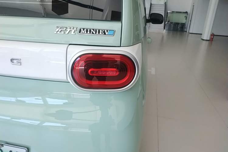 Used Wuling Hongguang MINIEV 2024 3rd Generation 215km Youth Edition Exterior 3