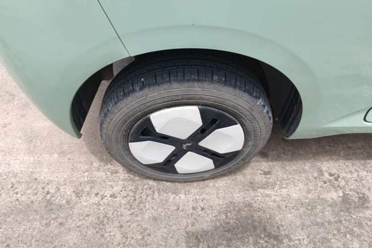 Used Wuling Hongguang MINIEV 2024 3rd Generation 215km Advanced Version Exterior 5