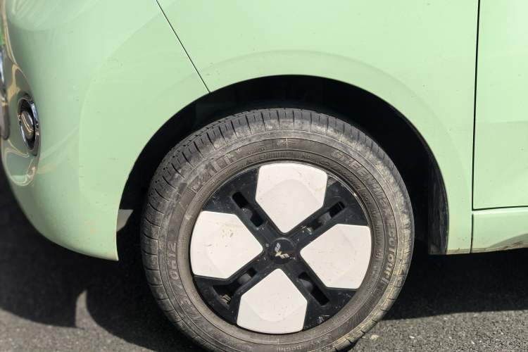 Used Wuling Hongguang MINIEV 2024 3rd Generation 215km Advanced Version Exterior 5