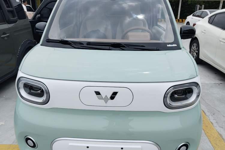 Used Wuling Hongguang MINIEV 2024 3rd Generation 215km Youth Edition Front