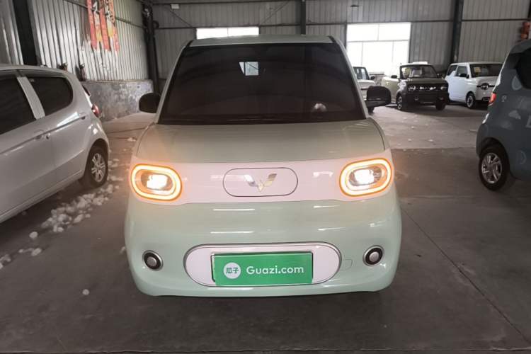 Used Wuling Hongguang MINIEV 2024 3rd Generation 215km Youth Edition Front