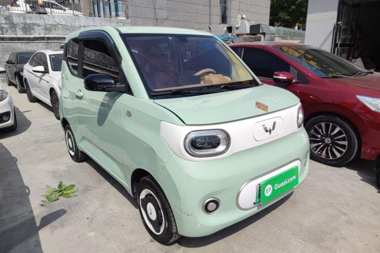 Used Wuling Hongguang MINIEV 2024 3rd Generation 215km Youth Edition Front Right 45 Deg