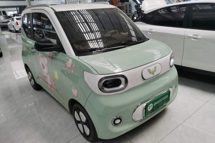Used Wuling Hongguang MINIEV 2024 3rd Generation 215km Advanced Version Front Right 45 Deg