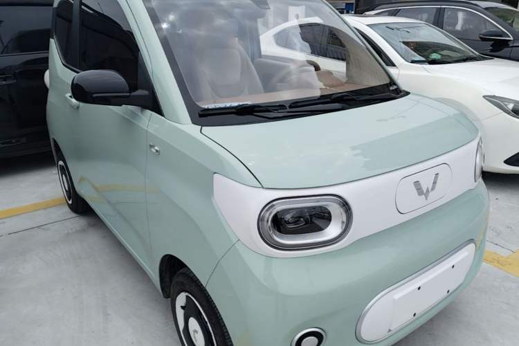 Used Wuling Hongguang MINIEV 2024 3rd Generation 215km Youth Edition Front Right 45 Deg
