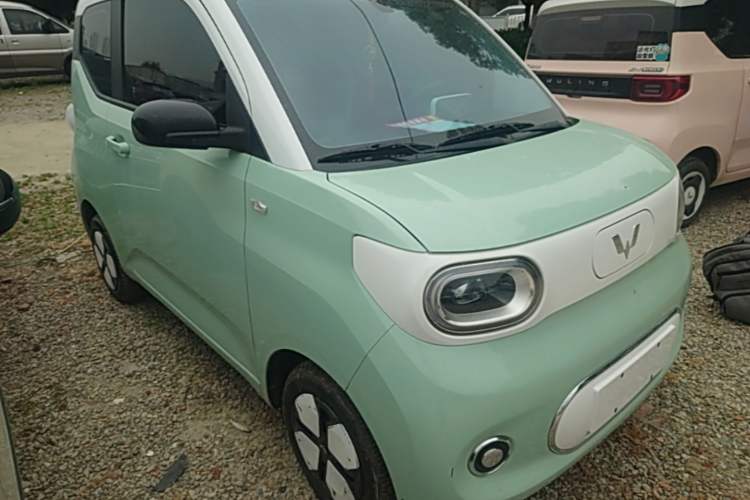 Used Wuling Hongguang MINIEV 2024 3rd Generation 215km Advanced Version Front Right 45 Deg