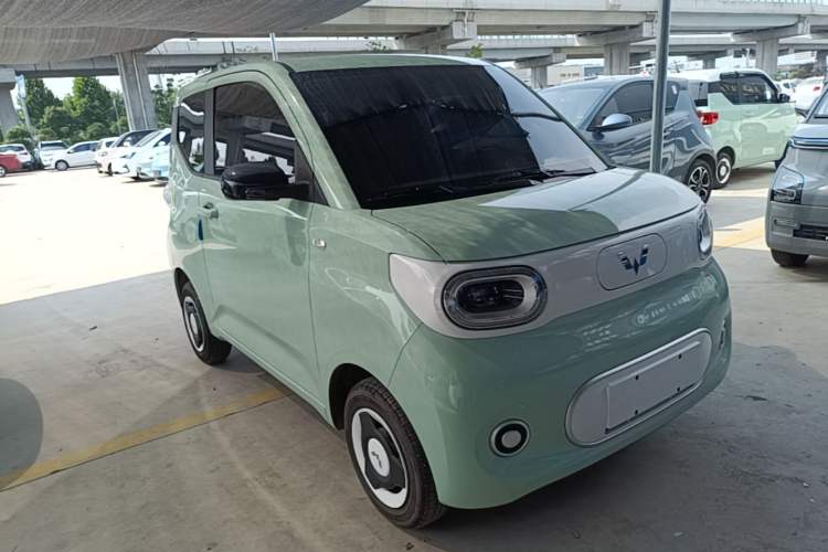 Used Wuling Hongguang MINIEV 2024 3rd Generation 215km Youth Edition Front Right 45 Deg
