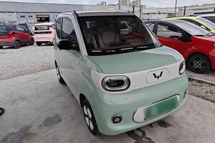 Used Wuling Hongguang MINIEV 2024 3rd Generation 215km Advanced Version Front Right 45 Deg