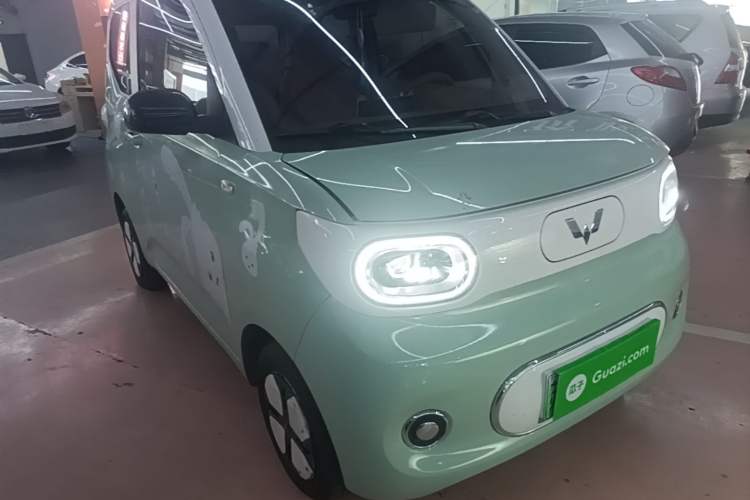 Used Wuling Hongguang MINIEV 2024 3rd Generation 215km Advanced Version Front Right 45 Deg