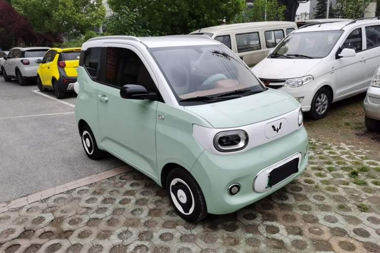 Used Wuling Hongguang MINIEV 2024 3rd Generation 170 km Front Right 45 Deg