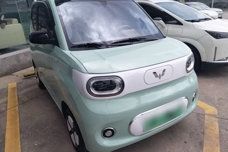 Used Wuling Hongguang MINIEV 2024 3rd Generation 215km Advanced Version Front Right 45 Deg