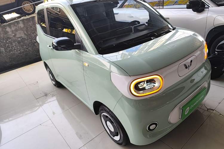 Used Wuling Hongguang MINIEV 2024 3rd Generation 215km Youth Edition Front Right 45 Deg