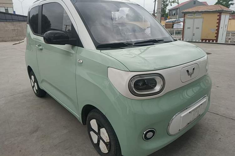 Used Wuling Hongguang MINIEV 2024 3rd Generation 215km Advanced Version Front Right 45 Deg