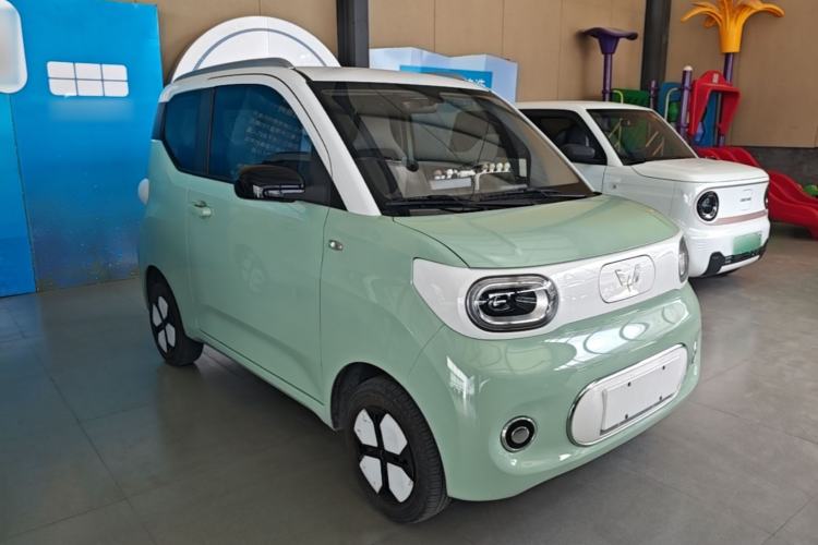 Used Wuling Hongguang MINIEV 2024 3rd Generation 215km Advanced Version Front Right 45 Deg