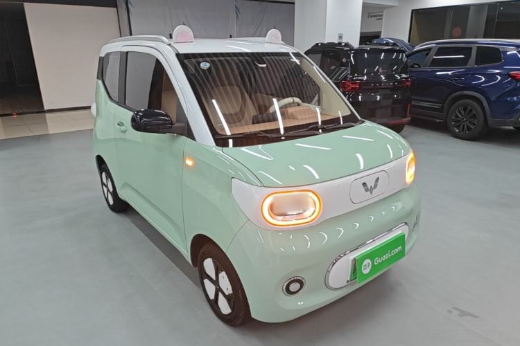 Used Wuling Hongguang MINIEV 2024 3rd Generation 215km Advanced Version Front Right 45 Deg
