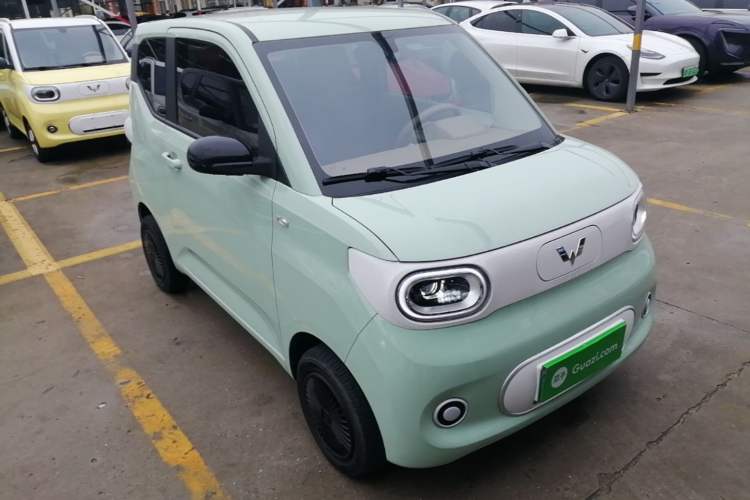 Used Wuling Hongguang MINIEV 2024 3rd Generation 215km Youth Edition Front Right 45 Deg