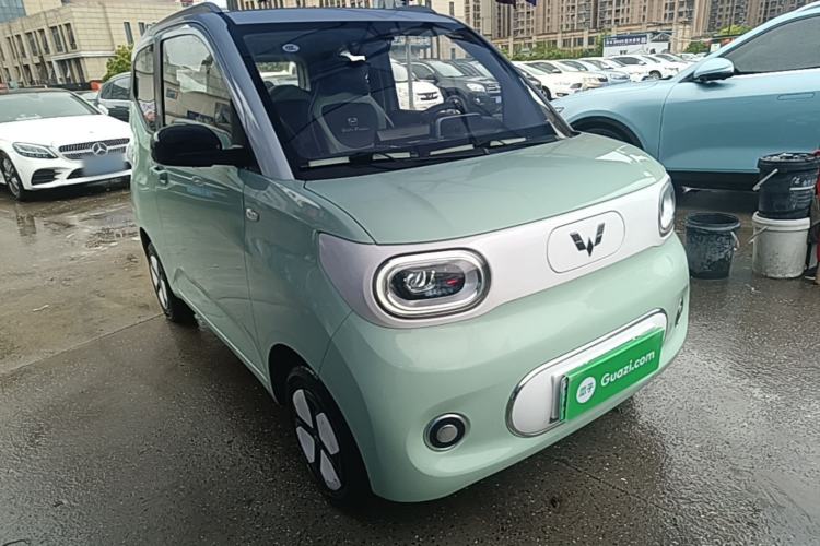 Used Wuling Hongguang MINIEV 2024 3rd Generation 215km Advanced Version Front Right 45 Deg
