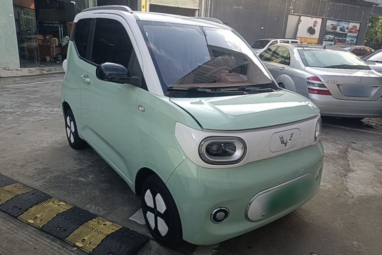 Used Wuling Hongguang MINIEV 2024 3rd Generation 215km Advanced Version Front Right 45 Deg