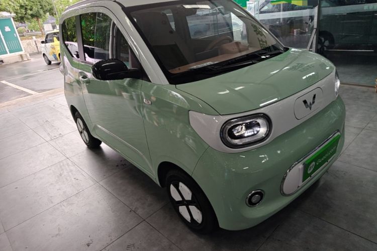 Used Wuling Hongguang MINIEV 2024 3rd Generation 215km Advanced Version Front Right 45 Deg