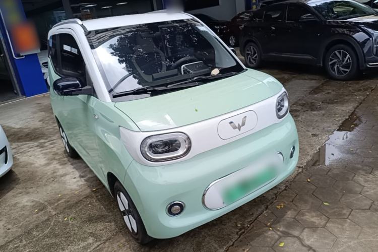 Used Wuling Hongguang MINIEV 2024 3rd Generation 215km Advanced Version Front Right 45 Deg