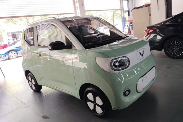 Used Wuling Hongguang MINIEV 2024 3rd Generation 215km Advanced Version Front Right 45 Deg