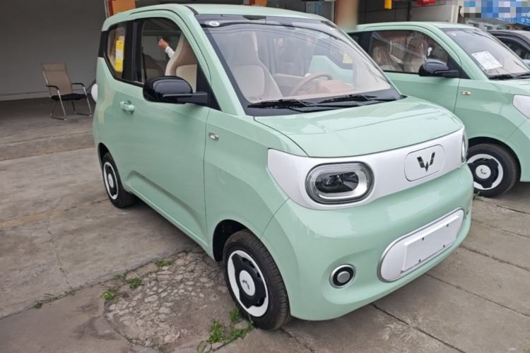 Used Wuling Hongguang MINIEV 2024 3rd Generation 215km Youth Edition Front Right 45 Deg