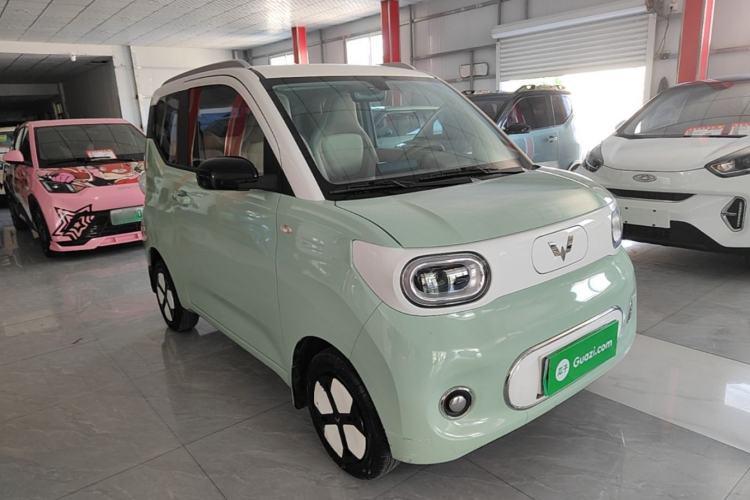 Used Wuling Hongguang MINIEV 2024 3rd Generation 215km Advanced Version Front Right 45 Deg
