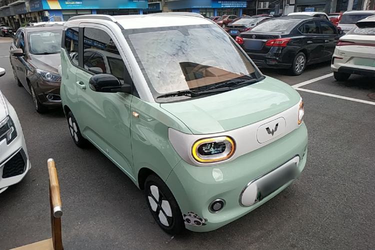 Used Wuling Hongguang MINIEV 2024 3rd Generation 215km Advanced Version Front Right 45 Deg