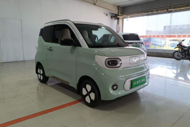 Used Wuling Hongguang MINIEV 2024 3rd Generation 215km Advanced Version Front Right 45 Deg