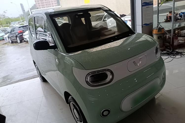 Used Wuling Hongguang MINIEV 2024 3rd Generation 215km Youth Edition Front Right 45 Deg