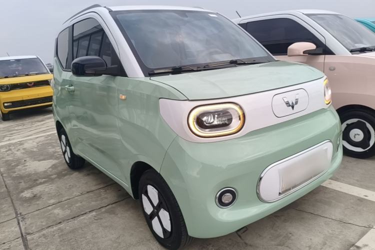 Used Wuling Hongguang MINIEV 2024 3rd Generation 215km Advanced Version Front Right 45 Deg