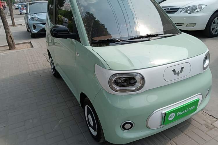 Used Wuling Hongguang MINIEV 2024 3rd Generation 215km Youth Edition Front Right 45 Deg