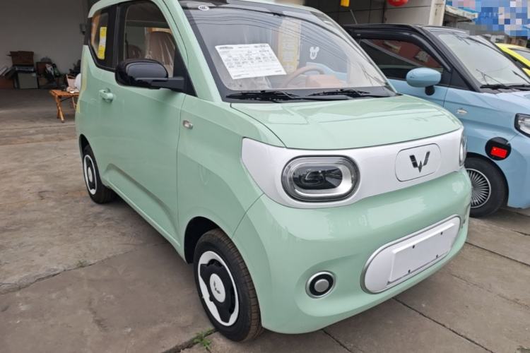 Used Wuling Hongguang MINIEV 2024 3rd Generation 215km Youth Edition Front Right 45 Deg