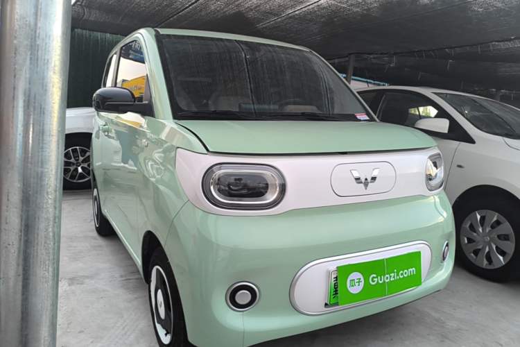 Used Wuling Hongguang MINIEV 2024 3rd Generation 215km Youth Edition Front Right 45 Deg
