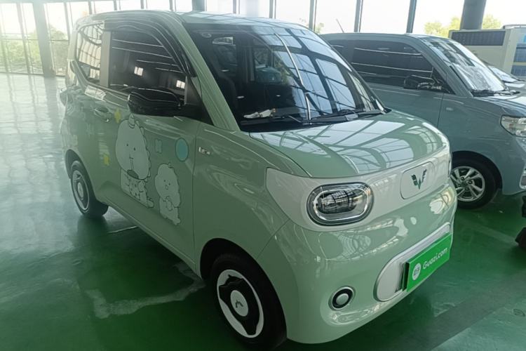 Used Wuling Hongguang MINIEV 2024 3rd Generation 215km Youth Edition Front Right 45 Deg