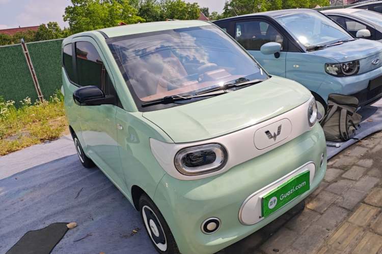 Used Wuling Hongguang MINIEV 2024 3rd Generation 215km Youth Edition Front Right 45 Deg