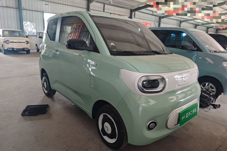 Used Wuling Hongguang MINIEV 2024 3rd Generation 215km Youth Edition Front Right 45 Deg