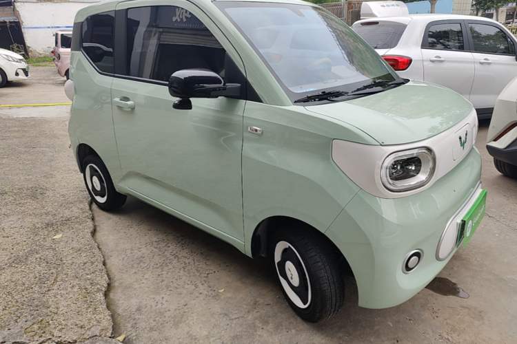 Used Wuling Hongguang MINIEV 2024 3rd Generation 215km Youth Edition Front Right 45 Deg