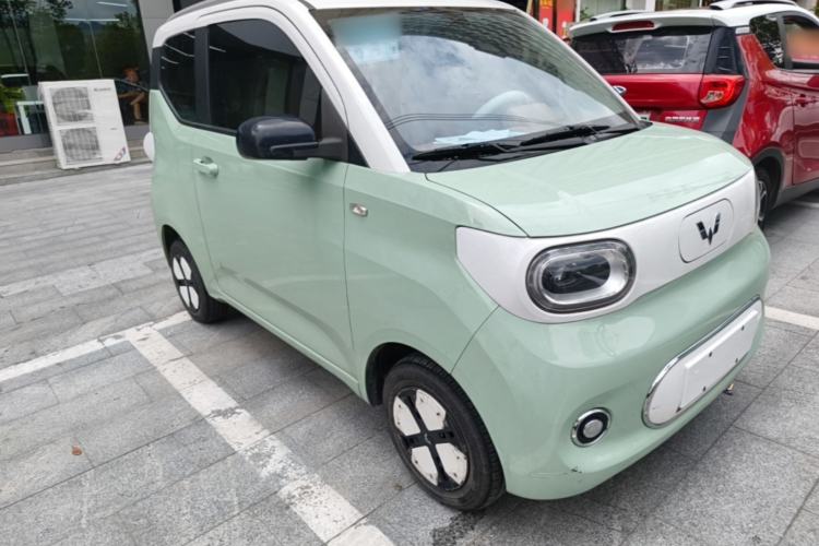 Used Wuling Hongguang MINIEV 2024 3rd Generation 215km Advanced Version Front Right 45 Deg