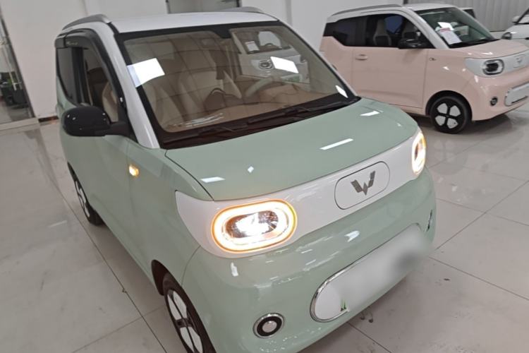 Used Wuling Hongguang MINIEV 2024 3rd Generation 215km Advanced Version Front Right 45 Deg