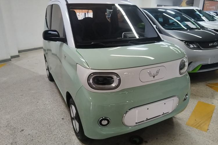 Used Wuling Hongguang MINIEV 2024 3rd Generation 215km Advanced Version Front Right 45 Deg