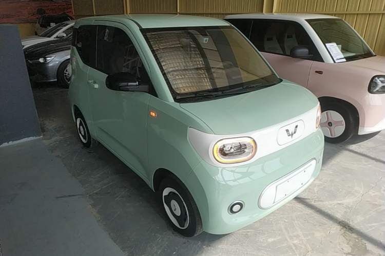 Used Wuling Hongguang MINIEV 2024 3rd Generation 215km Youth Edition Front Right 45 Deg
