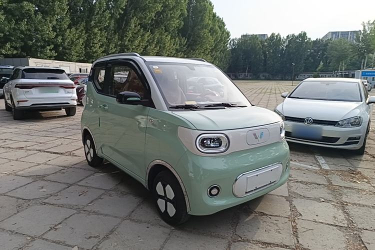 Used Wuling Hongguang MINIEV 2024 3rd Generation 215km Advanced Version Front Right 45 Deg