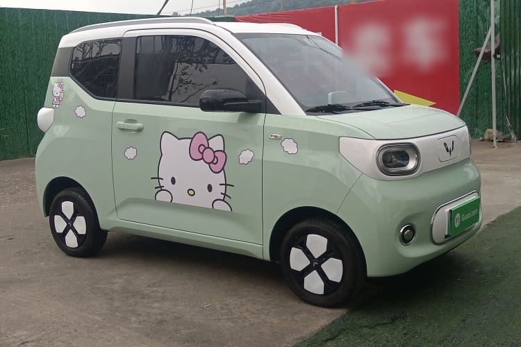 Used Wuling Hongguang MINIEV 2024 3rd Generation 215km Advanced Version Front Right 45 Deg