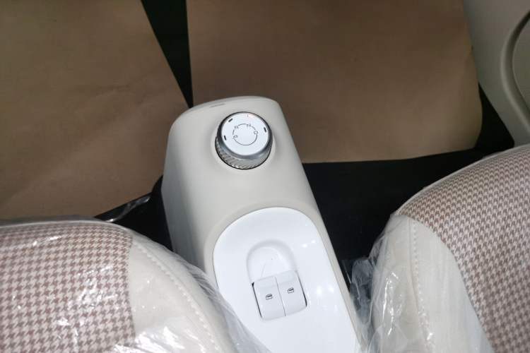 Used Wuling Hongguang MINIEV 2024 3rd Generation 215km Youth Edition Gear Lever