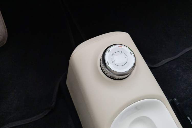 Used Wuling Hongguang MINIEV 2024 3rd Generation 215km Youth Edition Gear Lever